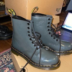 Grey patent leather doc dr. Martens marten boots